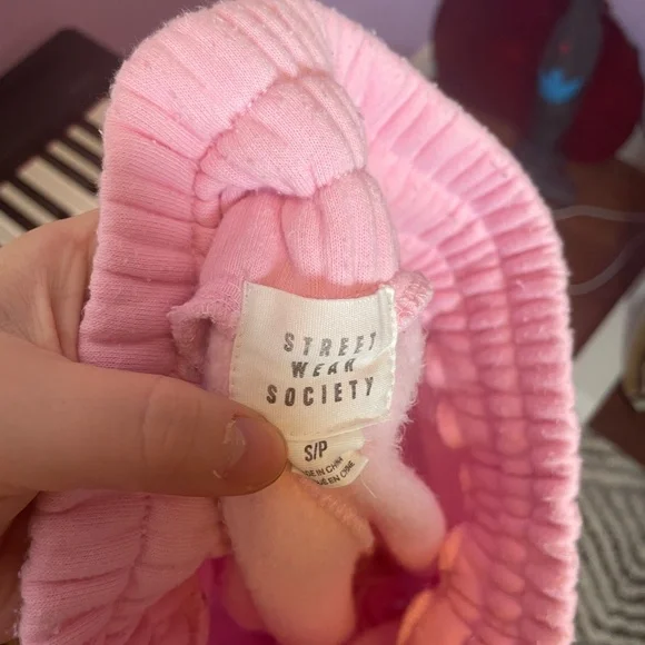 Pink sweatpants - Picture 2 of 2